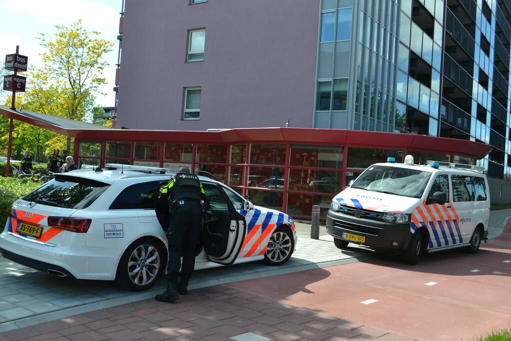 Flat omsingeld na bedreiging met vuurwapen