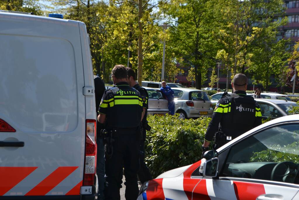 Flat omsingeld na bedreiging met vuurwapen