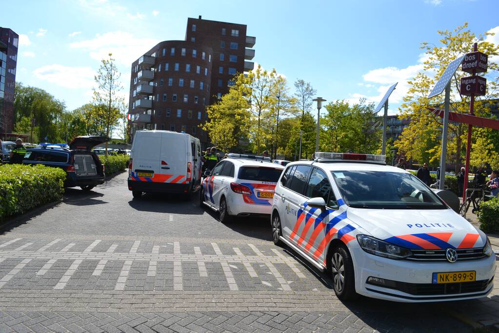 Flat omsingeld na bedreiging met vuurwapen