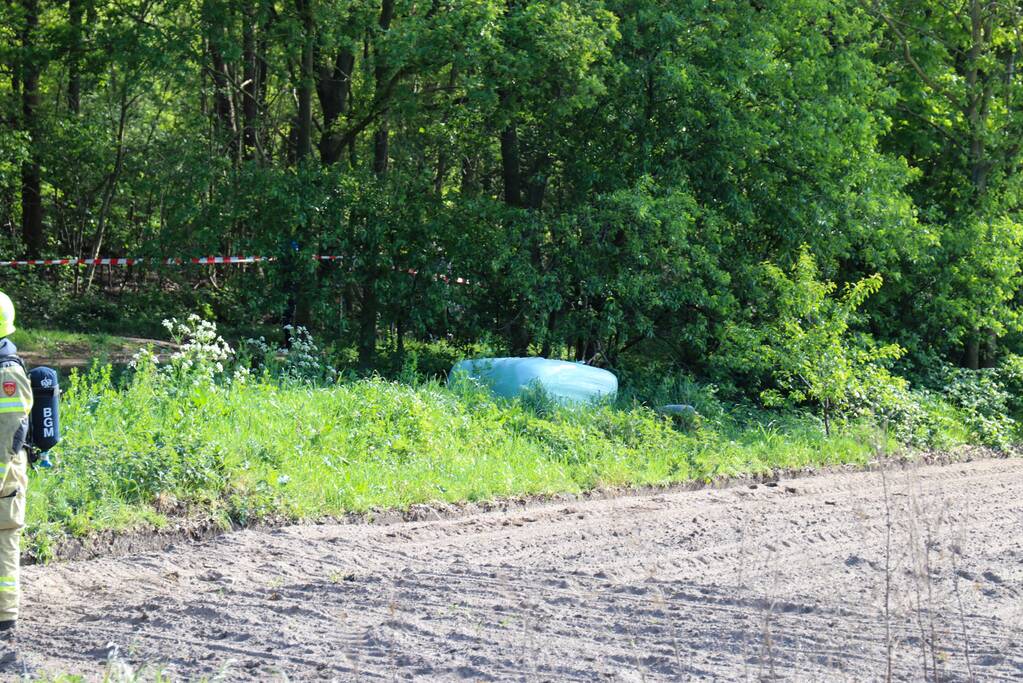 Meerdere vaten met vermoedelijk drugsafval aangetroffen in bos