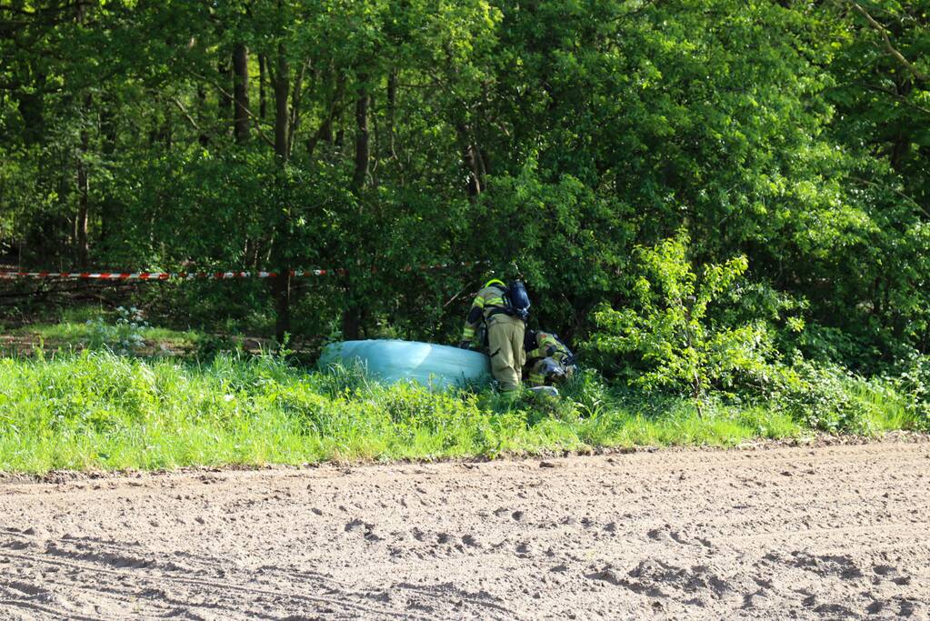 Meerdere vaten met vermoedelijk drugsafval aangetroffen in bos