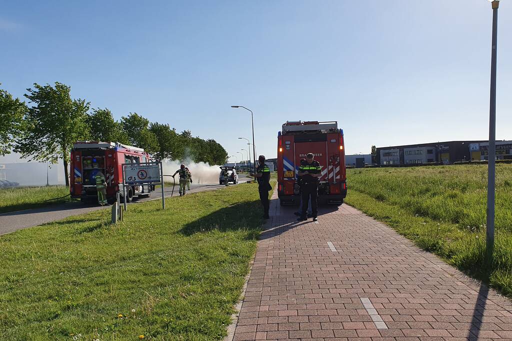 Veel rook bij autobrand