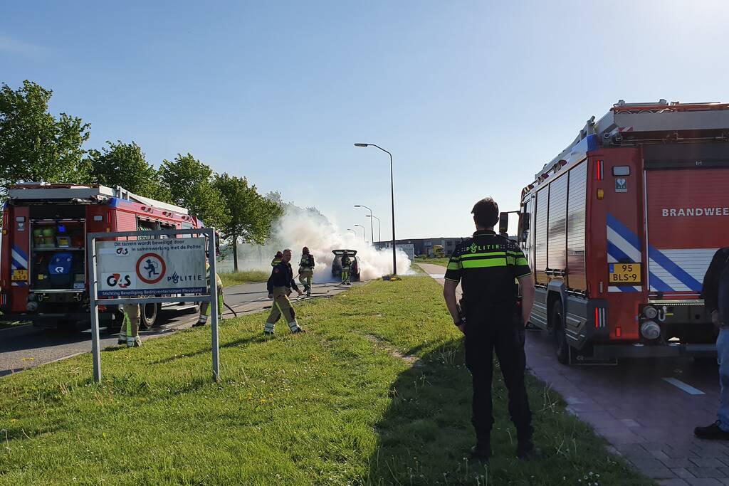 Veel rook bij autobrand