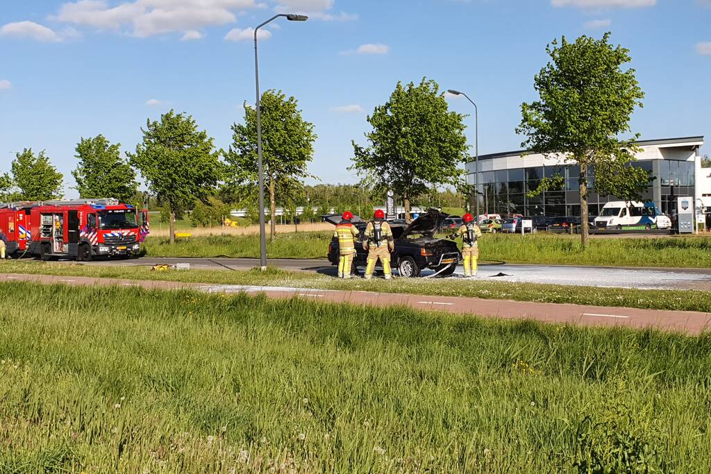 Veel rook bij autobrand