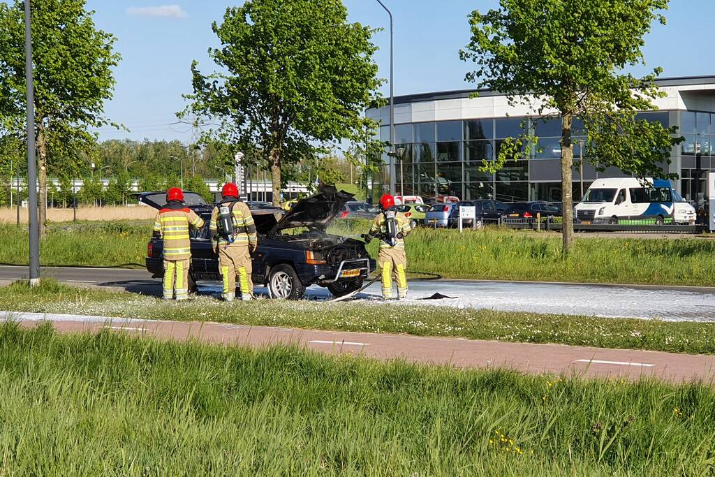 Veel rook bij autobrand