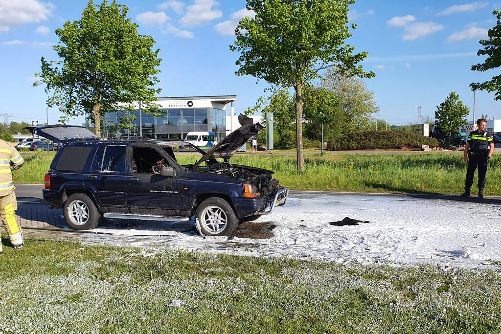 Veel rook bij autobrand