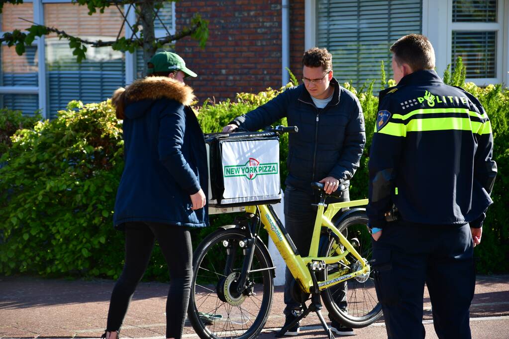 Pizzabezorger gewond na aanrijding met scooter