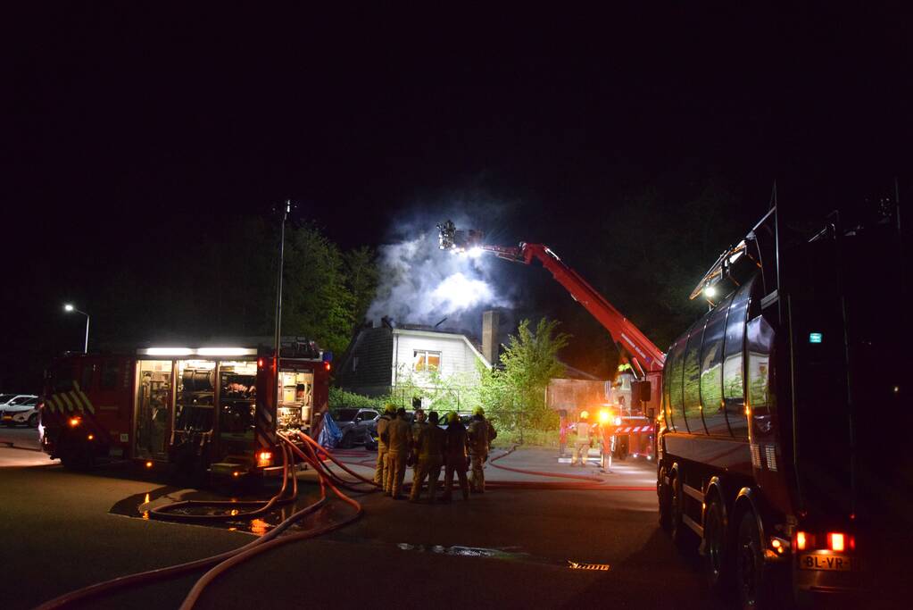 Uitslaande brand in leegstaande villa