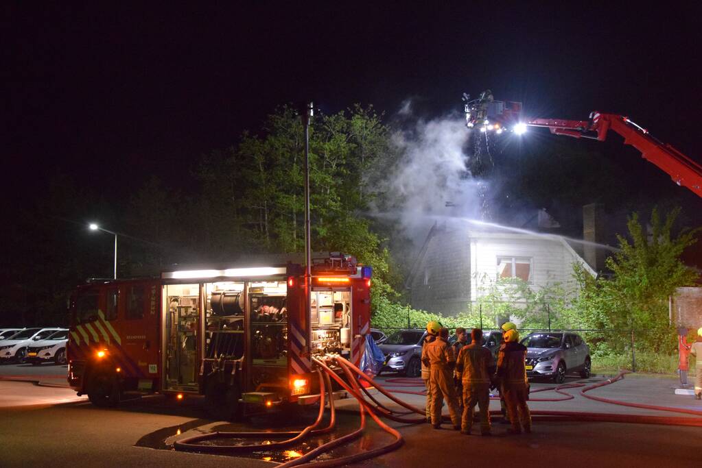 Uitslaande brand in leegstaande villa