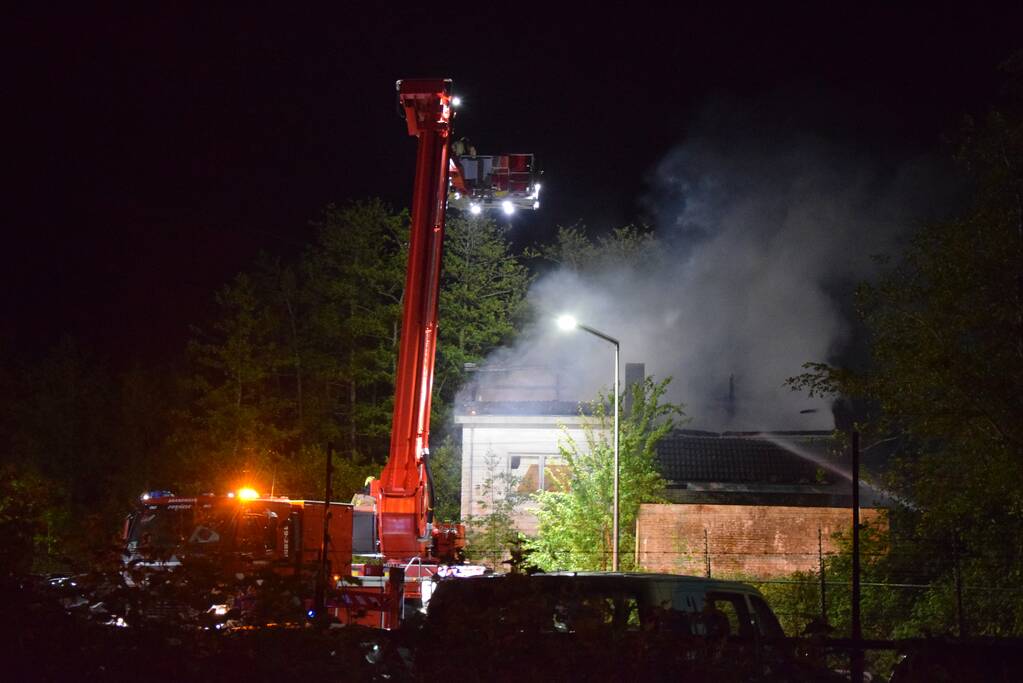 Uitslaande brand in leegstaande villa