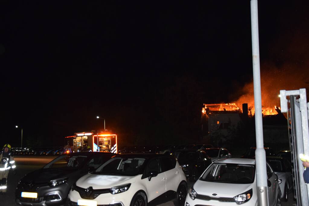 Uitslaande brand in leegstaande villa