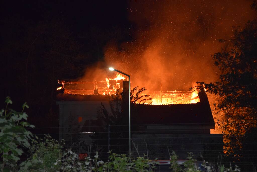 Uitslaande brand in leegstaande villa
