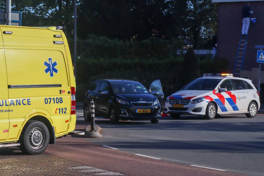 Overstekende fietser aangereden door personenauto