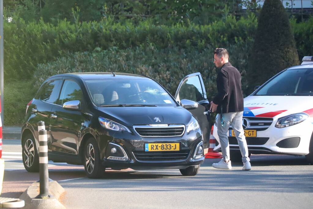 Overstekende fietser aangereden door personenauto