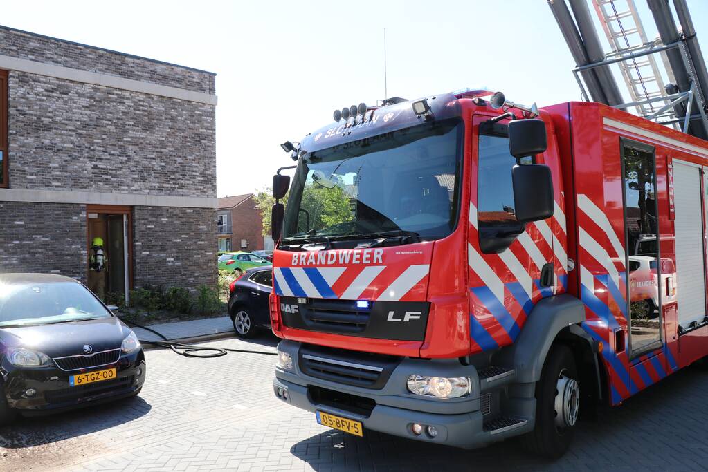 Onderzoek in kelderboxen na brandlucht