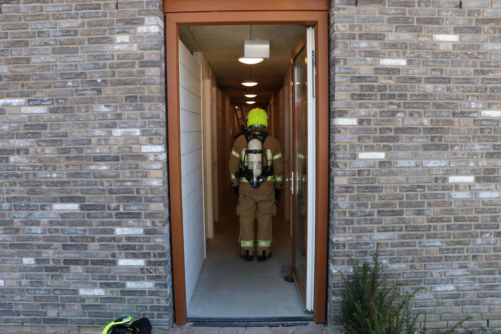Onderzoek in kelderboxen na brandlucht