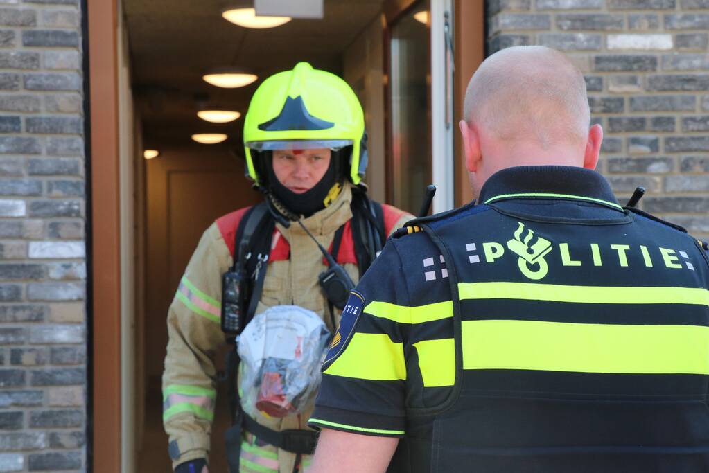 Onderzoek in kelderboxen na brandlucht