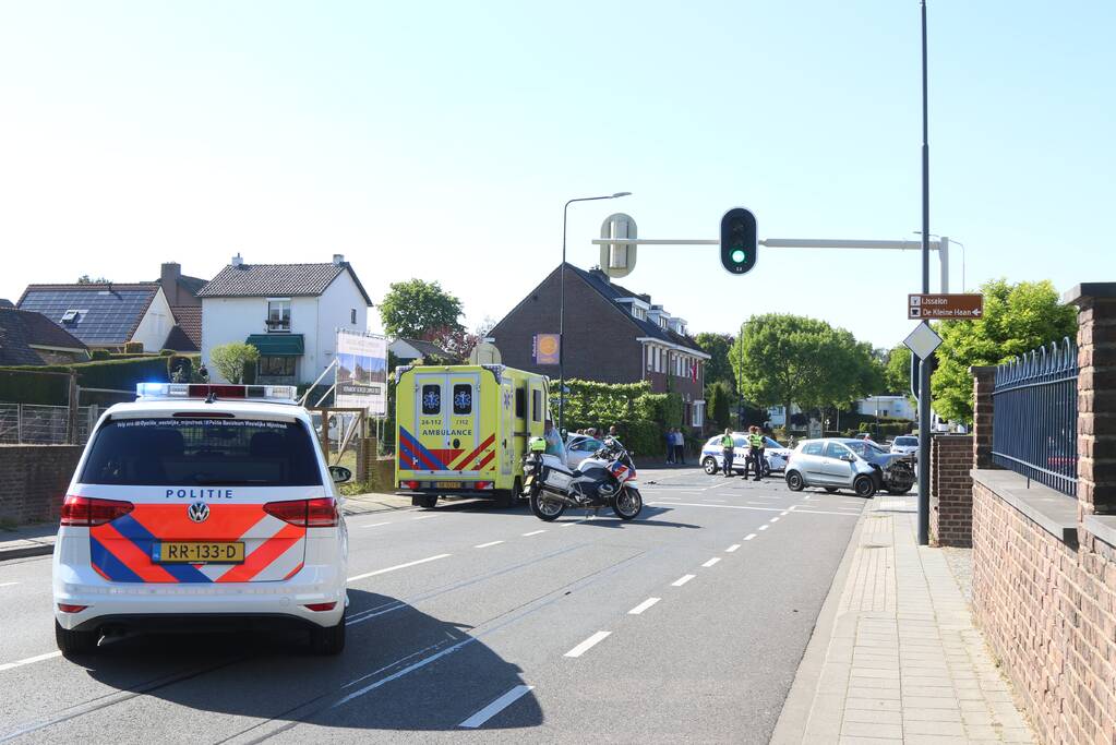 Twee gewonden bij frontale botsing