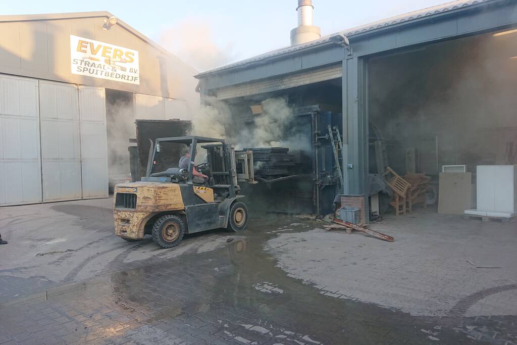 Brand bij straal en spuitbedrijf Evers