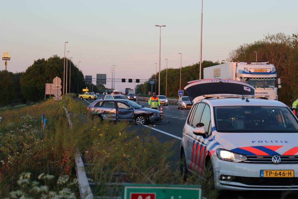 Vluchtende automobilist dumpt 13.500 euro in weiland