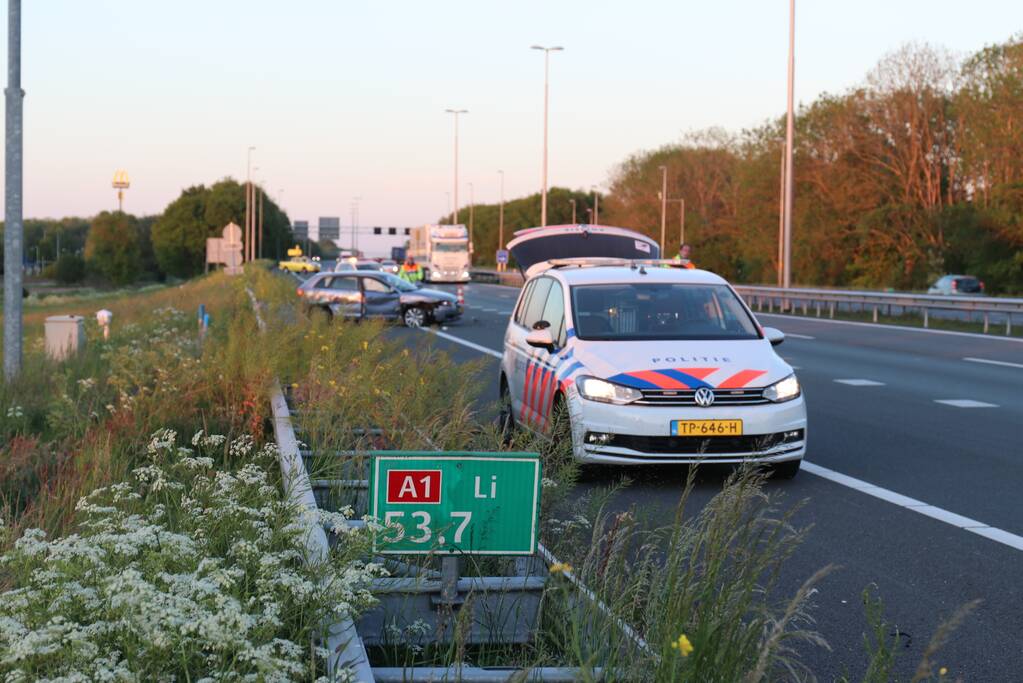 Vluchtende automobilist dumpt 13.500 euro in weiland