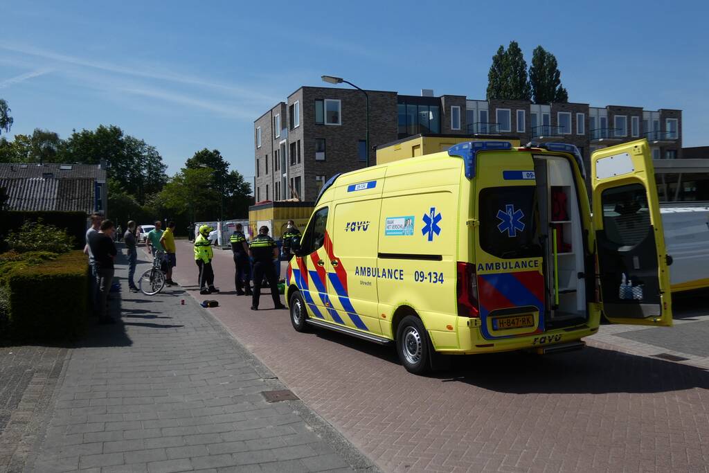 Man ernstig gewond op straat
