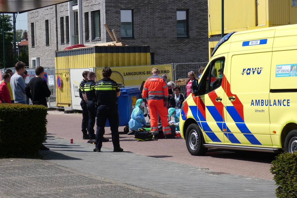 Man ernstig gewond op straat