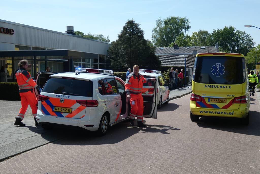 Man ernstig gewond op straat