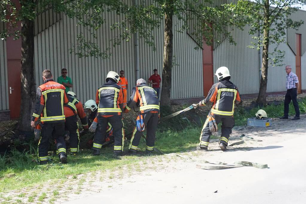 Paard met wagen belanden in sloot