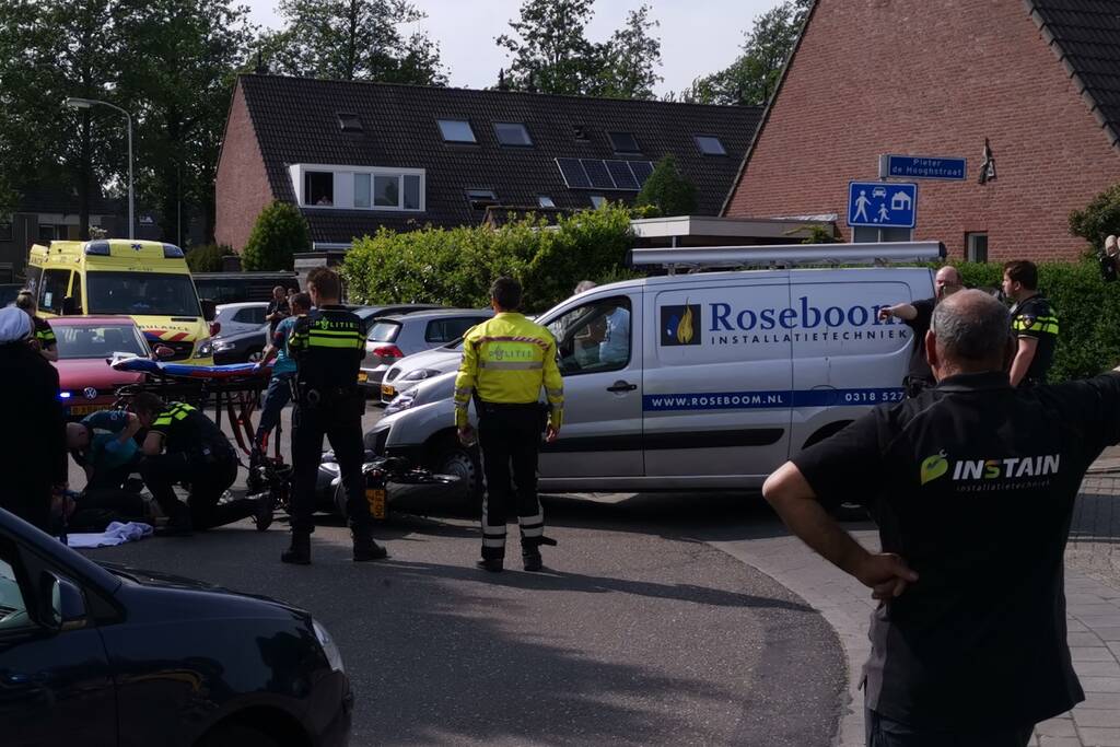 Motorrijder gewond na aanrijding met bestelbus