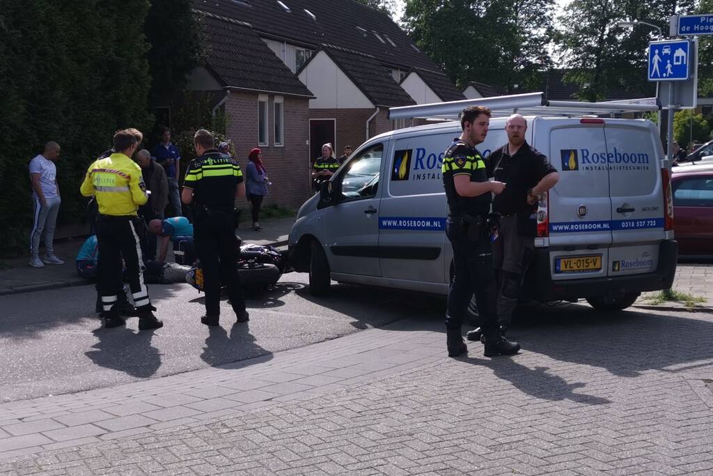 Motorrijder gewond na aanrijding met bestelbus