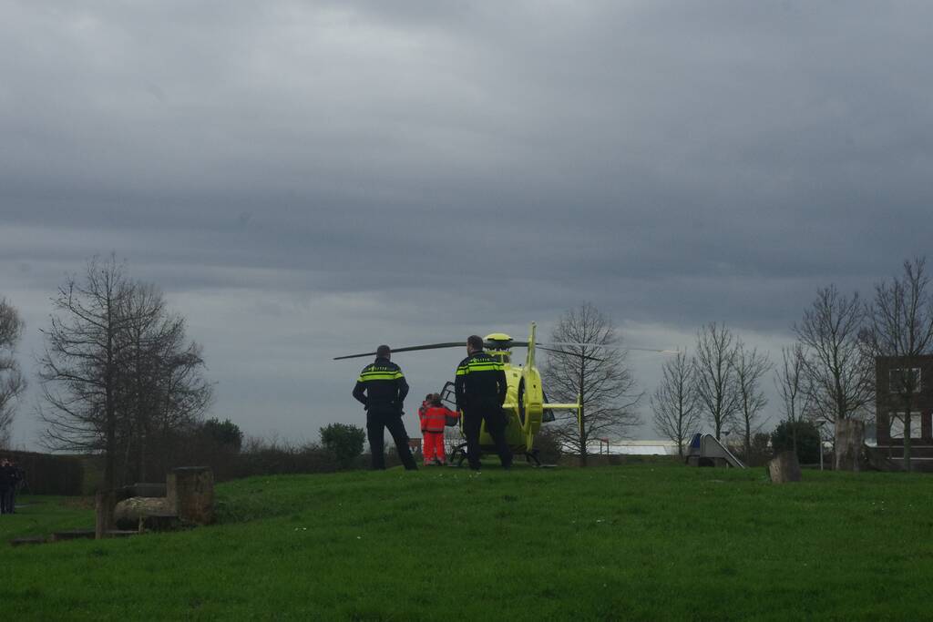 Persoon gewond bij steekpartij in Zenderpark