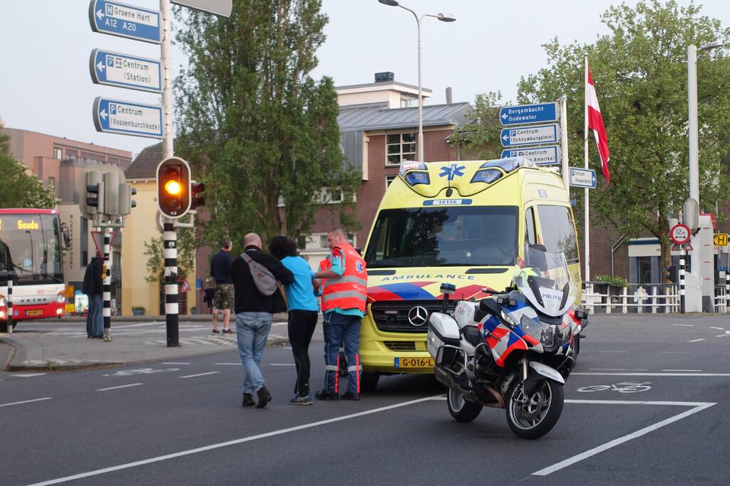 Fietsster gewond na aanrijding met auto