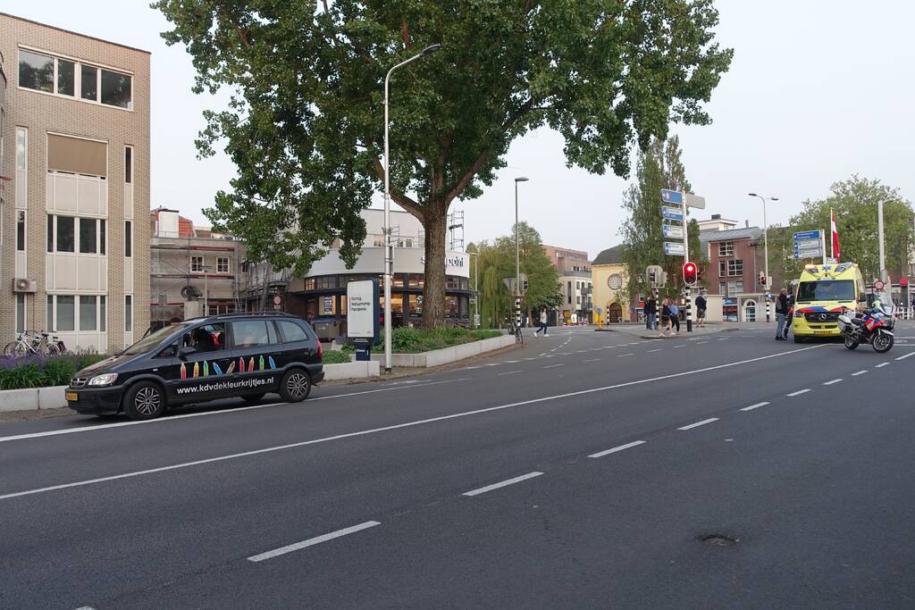 Fietsster gewond na aanrijding met auto