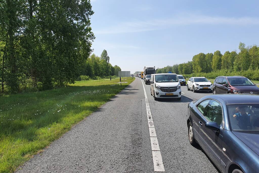 Grote brand in vrachtwagen op A6, snelweg dicht