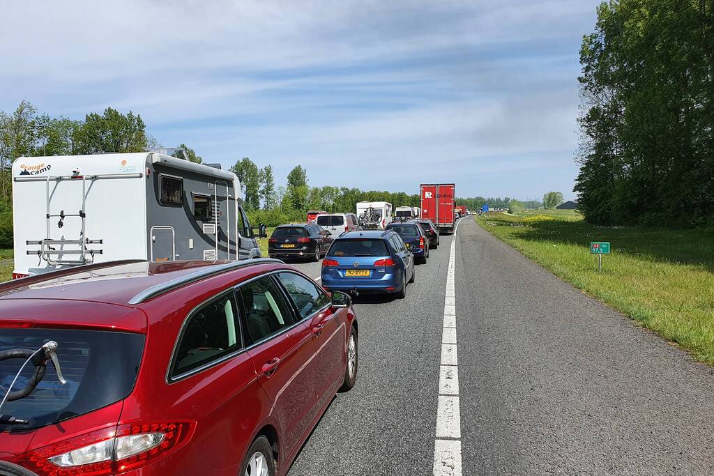 Grote brand in vrachtwagen op A6, snelweg dicht