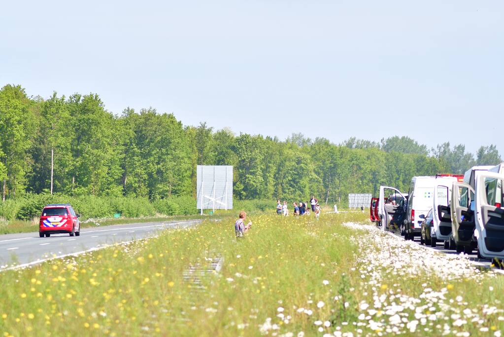 Grote brand in vrachtwagen op A6, snelweg dicht