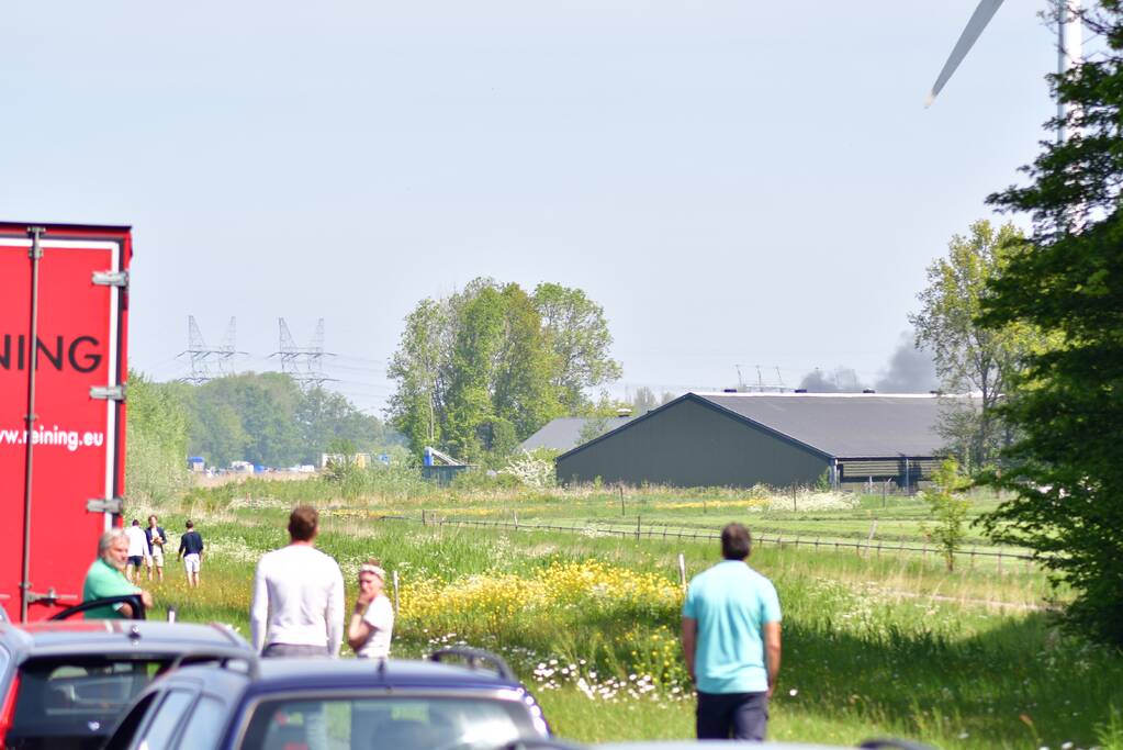 Grote brand in vrachtwagen op A6, snelweg dicht