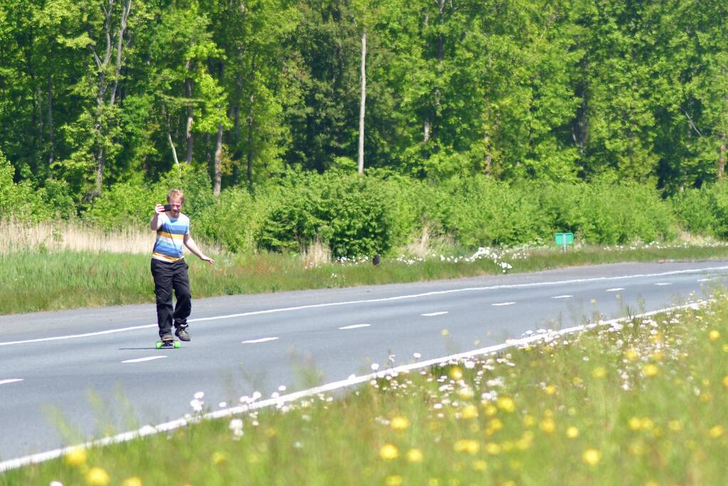Grote brand in vrachtwagen op A6, snelweg dicht