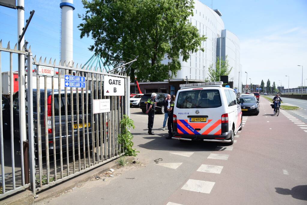 Mogelijk handgranaat in auto aangetroffen op bedrijfsterrein