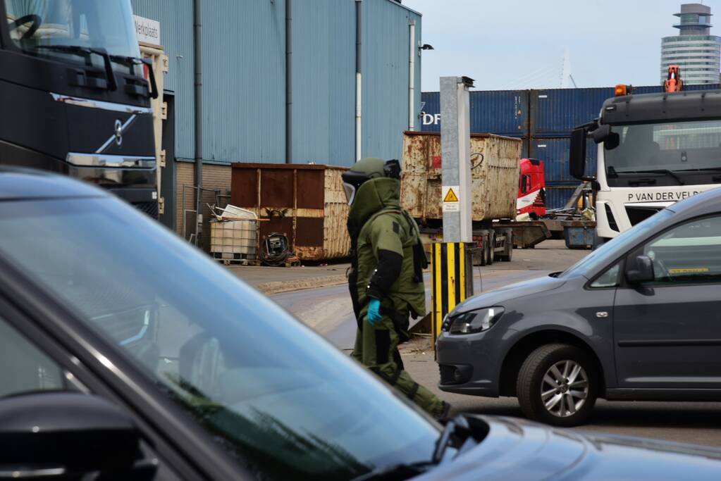 Mogelijk handgranaat in auto aangetroffen op bedrijfsterrein