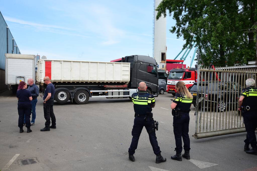 Mogelijk handgranaat in auto aangetroffen op bedrijfsterrein