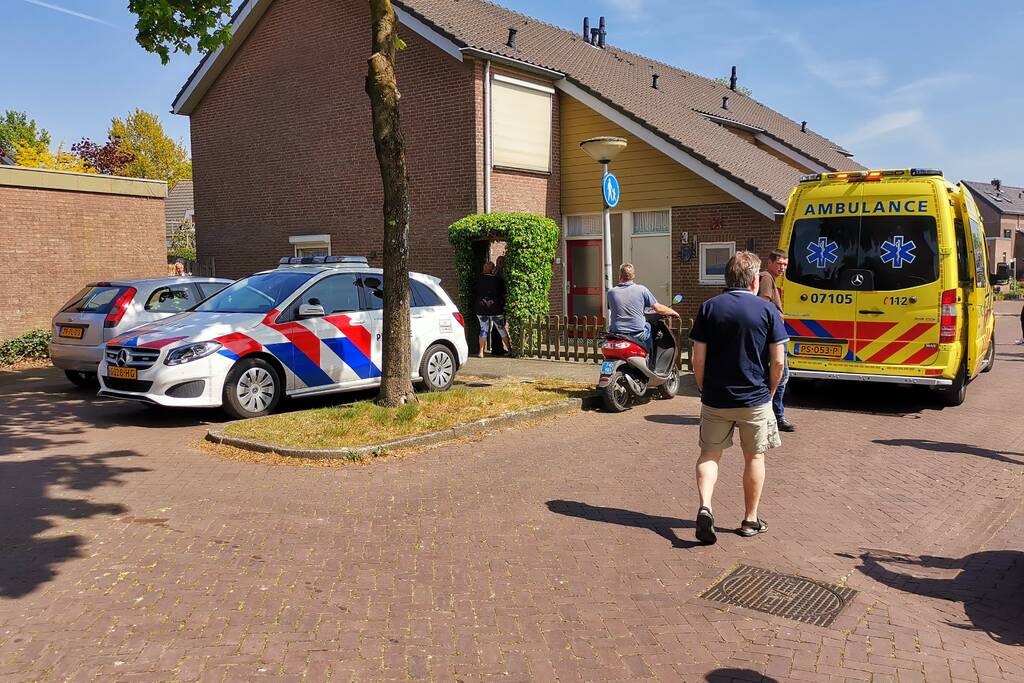 Overleden persoon aangetroffen bij woning