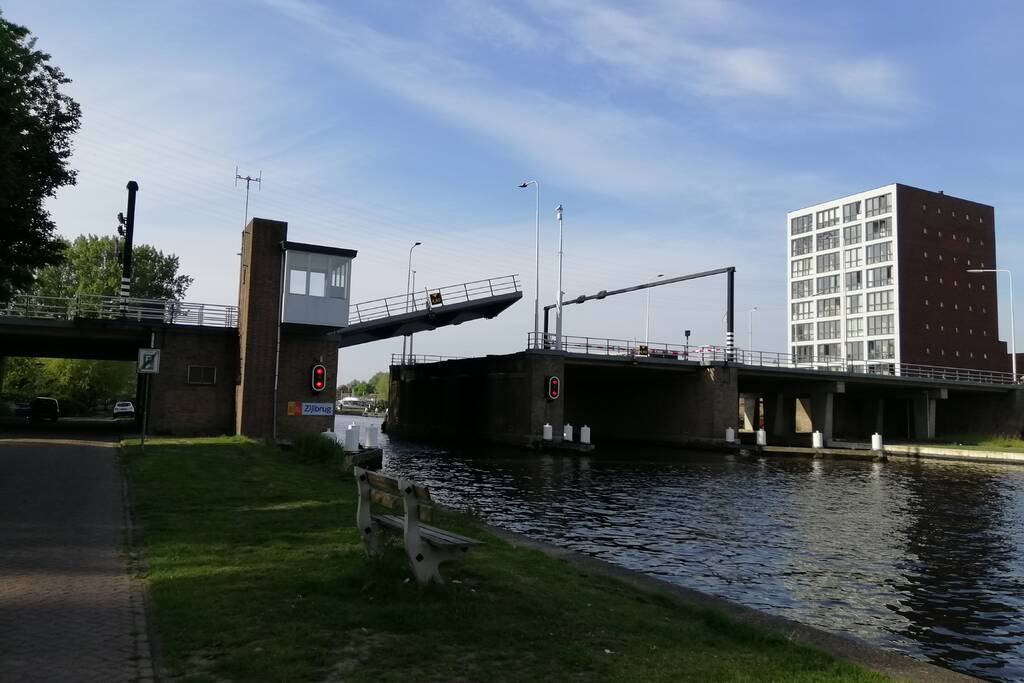 Zijlbrug in storing, flinke verkeershinder