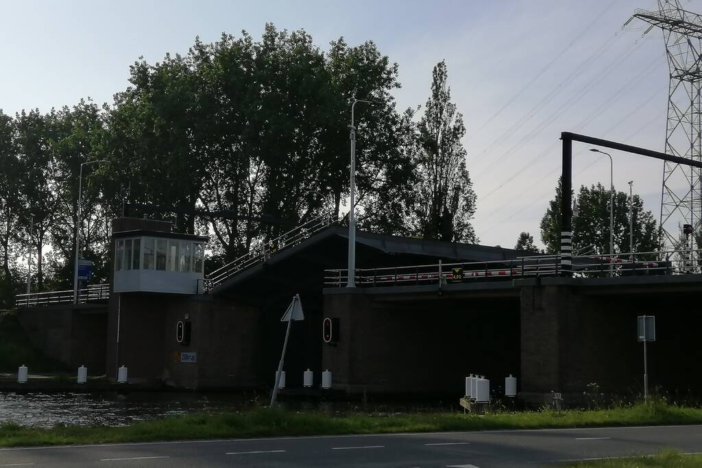 Zijlbrug in storing, flinke verkeershinder
