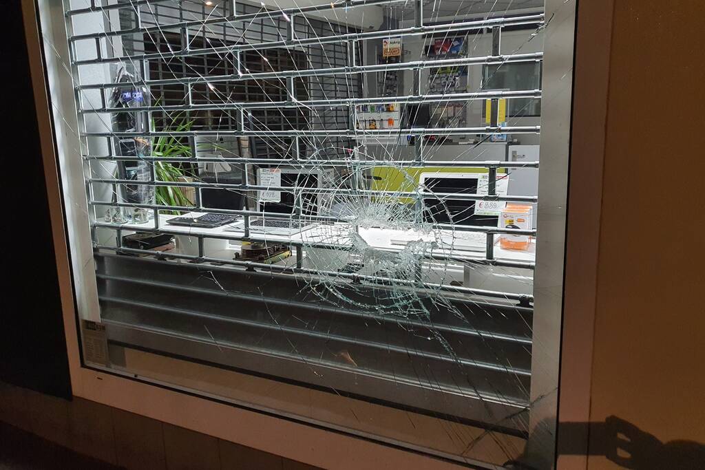 Poging tot inbraak bij elektronicazaak