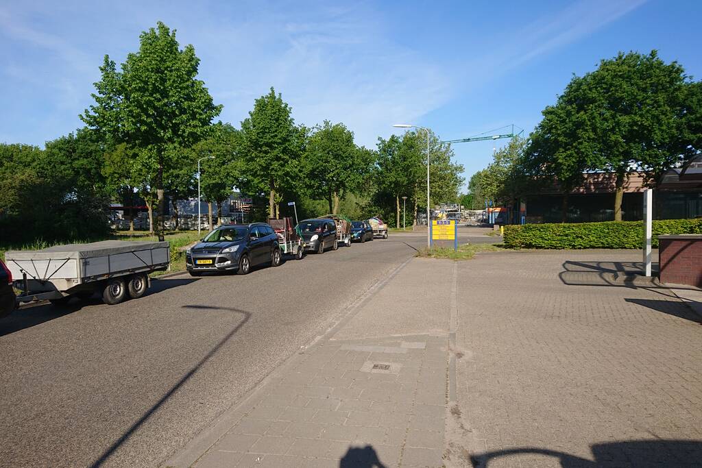 Voor openingstijd al enorme wachtrij bij vuilstort