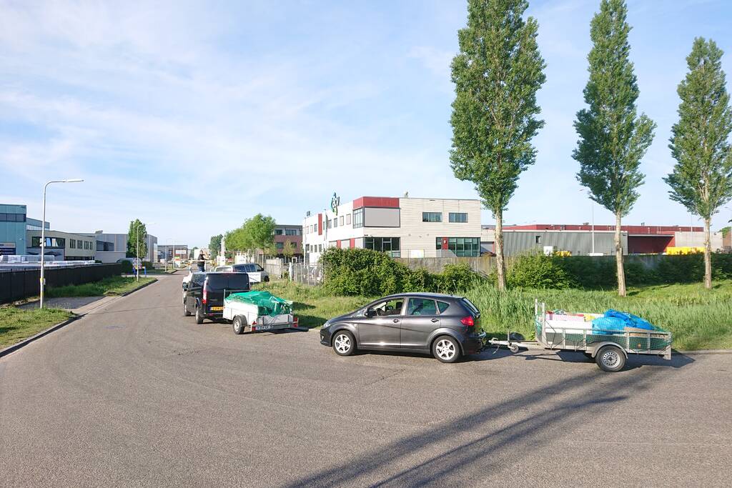 Voor openingstijd al enorme wachtrij bij vuilstort