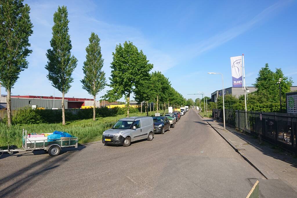 Voor openingstijd al enorme wachtrij bij vuilstort