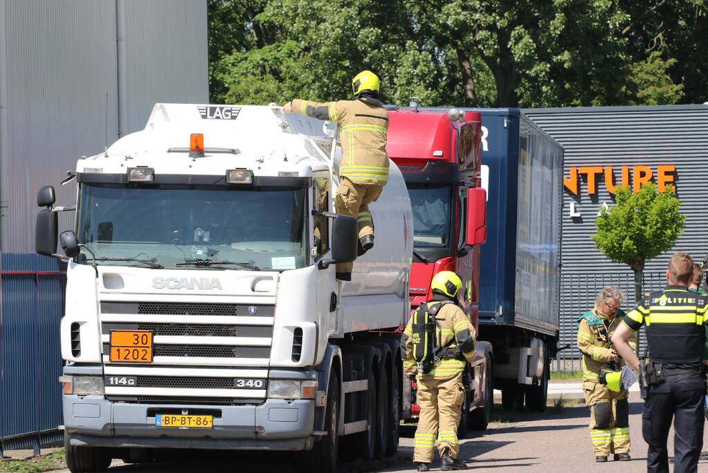 Tankwagen lekt gasolie op industrieterrein